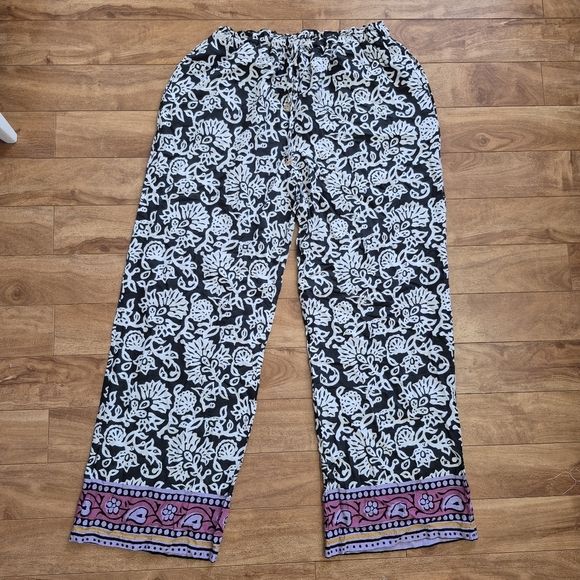 Classic Concepts Women’s Black & White Floral Wide-Leg Pants – Size S - Picture 2 of 7